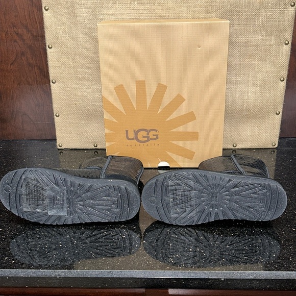 NEW UGG CLASSIC BLACK SPARKLE BOOT - Picture 3 of 3